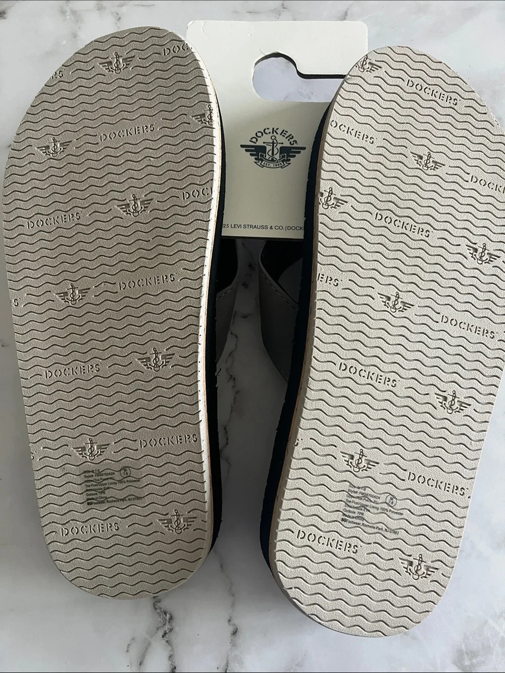 NWT Dockers Men’s Black Footbed with Gray Straps Flip Flops